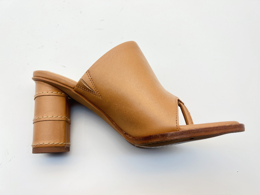 Soft Cow Leather Womens Dress Shoes OEM Tan Open Toe Thong Sandals