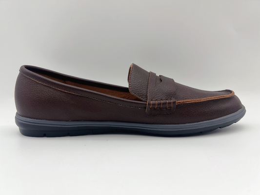 Comfortable Slip Resistant Work Shoes Soft Two Tone Leather Ladies Flat Leather Loafers