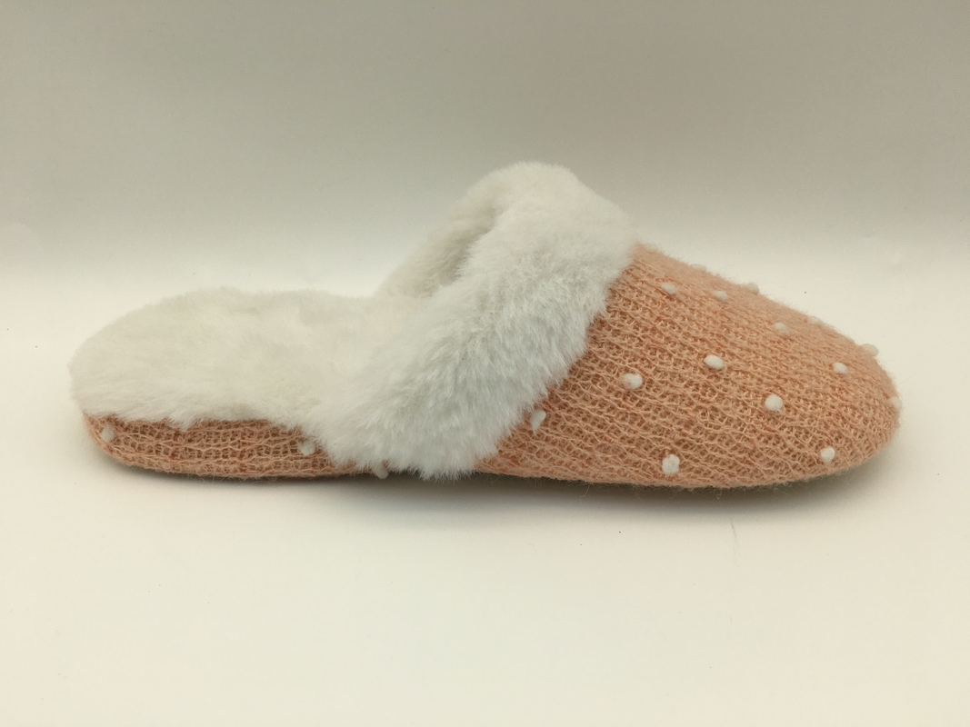 Winter Soft Ladies Slippers Fleece Closed Toe Flat Shoes With Soft Knit / Fleece Upper