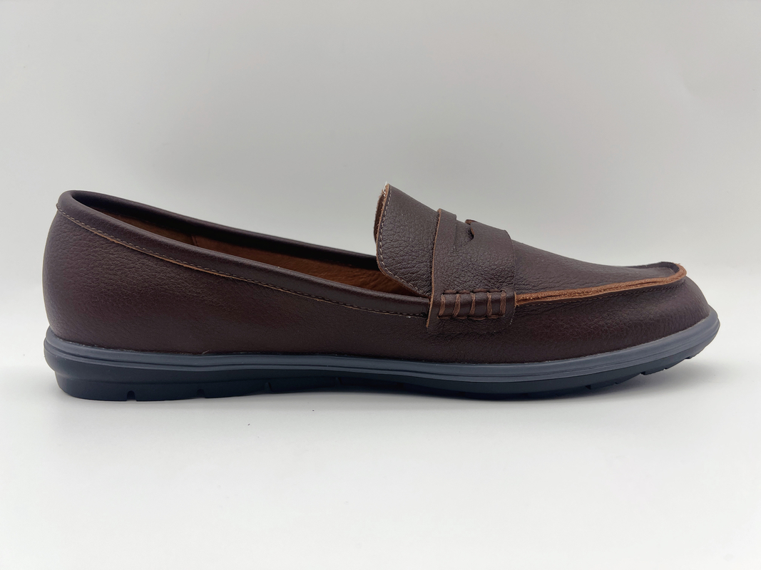 Comfortable Slip Resistant Work Shoes Soft Two Tone Leather Ladies Flat Leather Loafers